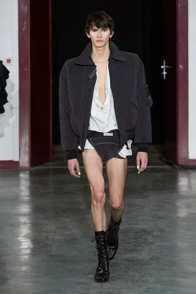 Look 15